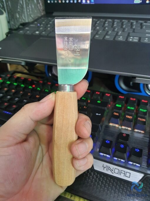 DAO MŨI BẰNG CẮT DA . CAO SU